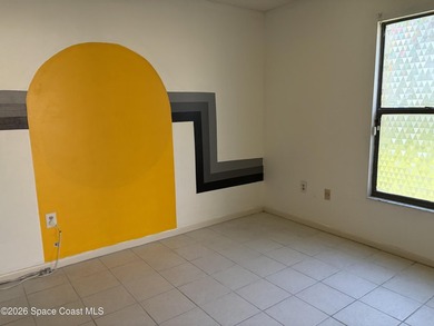 3-bedroom, 2-bath single-family pool home with a split-bedroom - photo 8