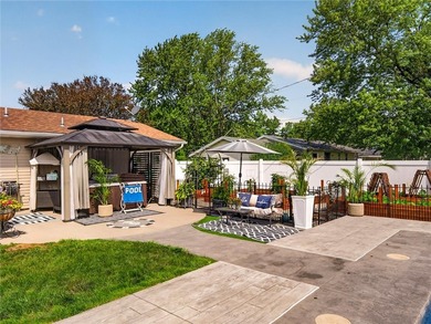 WOW...WOW...WOW! Vacation at Home! This stunning ranch-style - photo 13
