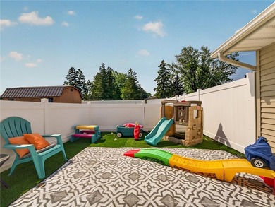 WOW...WOW...WOW! Vacation at Home! This stunning ranch-style - photo 15