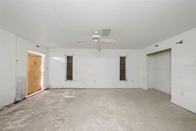 * * INCREDIBLE OPPORTUNITY * * This 4-bedroom, 2-bath home - photo 11