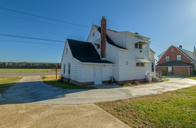 This charming Cape Cod with an open concept floor plan could be - photo 11