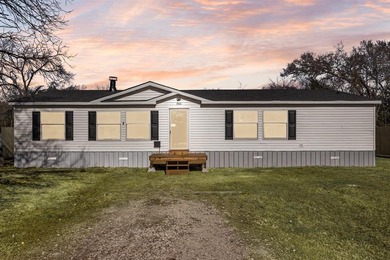 Lake Tawakoni Home For Sale in Hawk Cove Texas