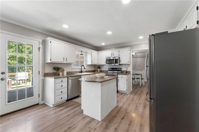 Welcome to 9 Topridge Road in the highly sought-after Spicewood - photo 14