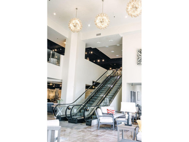 Extraordinary freestanding retail building oriented on a prime - photo 9