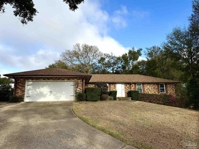 This freshly-painted home in West Pensacola is ready for it new - photo 1