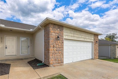 Riss Lake - Jackson County Townhome/Townhouse For Sale in Kansas City Missouri