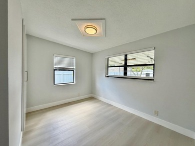 Welcome to this beautifully remodeled home in West Palm Beach ! - photo 13