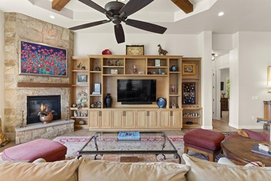 Experience refined luxury living in this exceptional golf course - photo 4