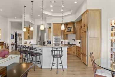 Experience refined luxury living in this exceptional golf course - photo 8