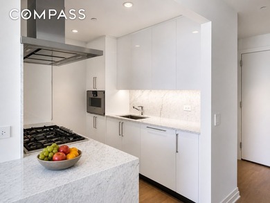 Spacious Junior One-Bedroom with Iconic Southern Skyline Views - photo 3