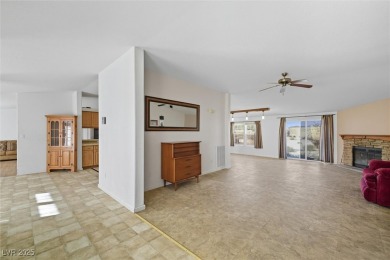 Charming 1.1 Acre Home with Gorgeous Mountain Views! Welcome to