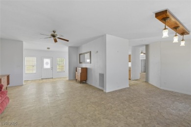 Charming 1.1 Acre Home with Gorgeous Mountain Views! Welcome to