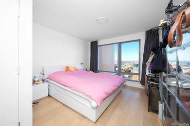 Spacious and sun-filled high-floor 2-bedroom, 2-bath apartment - photo 16