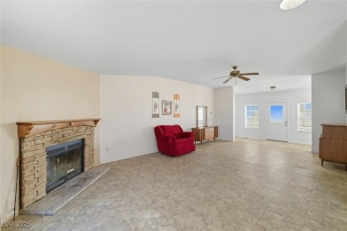 Charming 1.1 Acre Home with Gorgeous Mountain Views! Welcome to