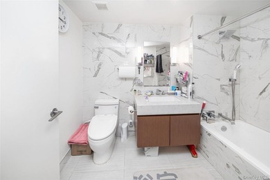 Spacious and sun-filled high-floor 2-bedroom, 2-bath apartment - photo 17
