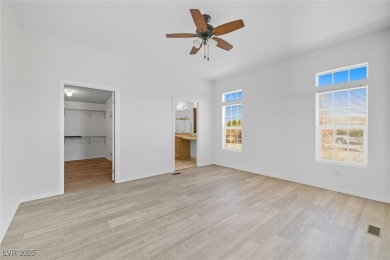 Charming 1.1 Acre Home with Gorgeous Mountain Views! Welcome to