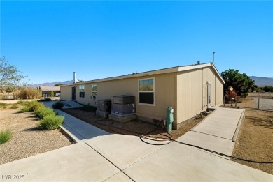Charming 1.1 Acre Home with Gorgeous Mountain Views! Welcome to