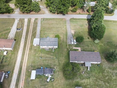 This 3 bedroom, 2 bath manufactured home is on a level .60 acre - photo 29