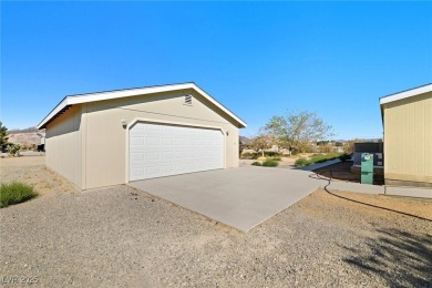 Charming 1.1 Acre Home with Gorgeous Mountain Views! Welcome to