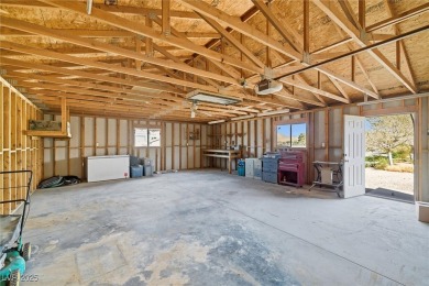 Charming 1.1 Acre Home with Gorgeous Mountain Views! Welcome to