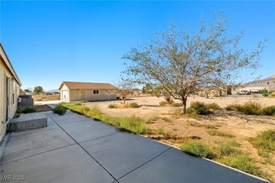 Charming 1.1 Acre Home with Gorgeous Mountain Views! Welcome to