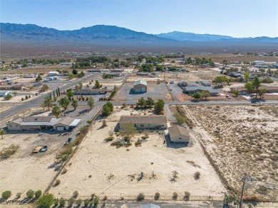 Charming 1.1 Acre Home with Gorgeous Mountain Views! Welcome to