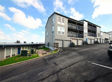 Second story Condo in Jackson's Landing with two car garage, two - photo 7