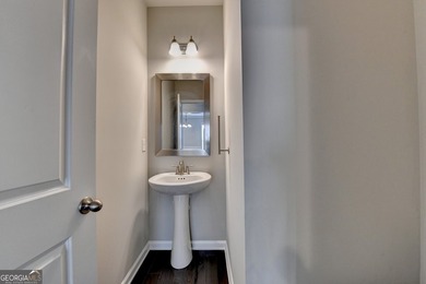 Welcome to this beautifully maintained home in a quiet - photo 11