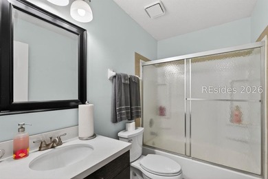 Discover the perfect blend of comfort and convenience in this - photo 11