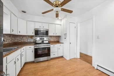 Welcome home to this beautifully maintained 3-bedroom bi-level - photo 15