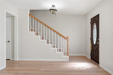 Say hello to your gorgeous new home! This stunningly updated - photo 16