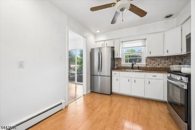 Welcome home to this beautifully maintained 3-bedroom bi-level - photo 17