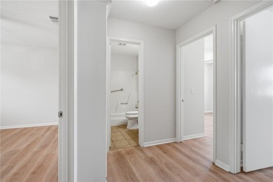 Say hello to your gorgeous new home! This stunningly updated - photo 18
