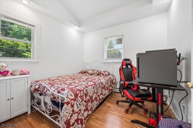 Welcome home to this beautifully maintained 3-bedroom bi-level - photo 20