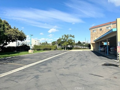 Welcome to Sunset Gardens, 55+ living at its best! Unit 113 is - photo 20