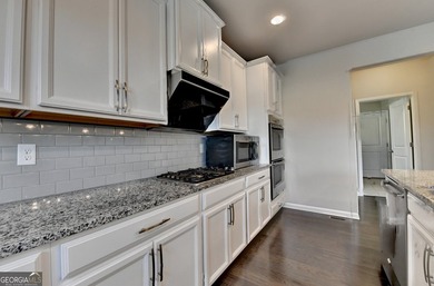 Welcome to this beautifully maintained home in a quiet - photo 21