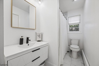 Welcome home to this beautifully maintained 3-bedroom bi-level - photo 23