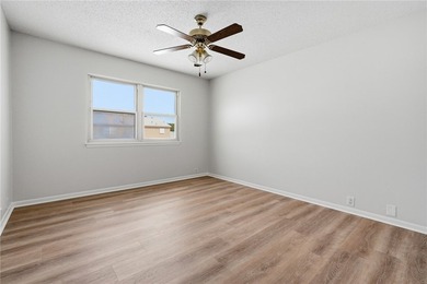 Say hello to your gorgeous new home! This stunningly updated - photo 25