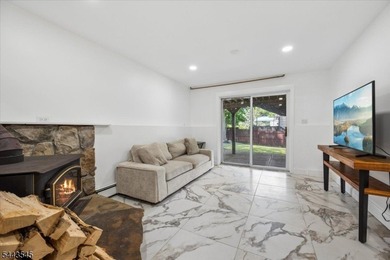 Welcome home to this beautifully maintained 3-bedroom bi-level - photo 25