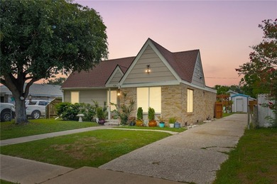 Location, charm, and versatility all in one! Nestled in the - photo 2