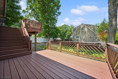 Welcome home to this beautifully maintained 3-bedroom bi-level - photo 33