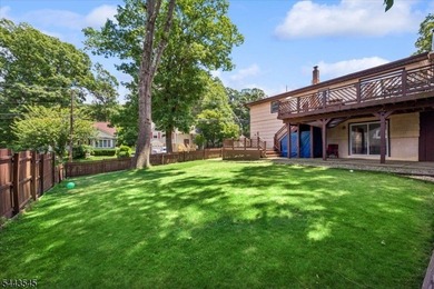 Welcome home to this beautifully maintained 3-bedroom bi-level - photo 37