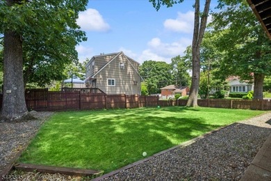Welcome home to this beautifully maintained 3-bedroom bi-level - photo 38