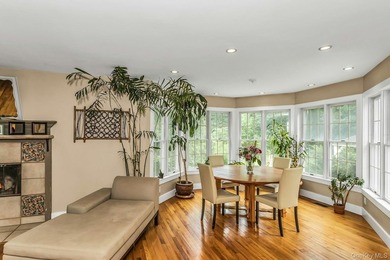 HAMPTON BAYS -- COASTAL LIVING AT ITS BEST Nestled on a private - photo 7
