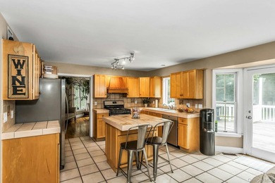 HAMPTON BAYS -- COASTAL LIVING AT ITS BEST Nestled on a private - photo 10