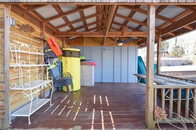 Lakefront opportunity on Lake Martin featuring a well-maintained - photo 9