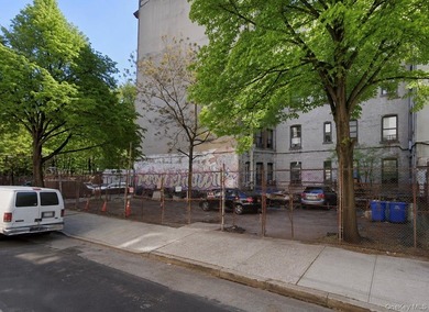 R7-Zoned Land Opportunity in a Prime Bronx Location 2146 - photo 1