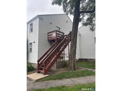 Opportunity knocks! This upper-level end-unit condo in Stamford - photo 4