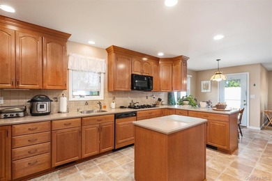 Welcome to Briarcliff! This charming Cape offers 3 Bedrooms, 2 - photo 14