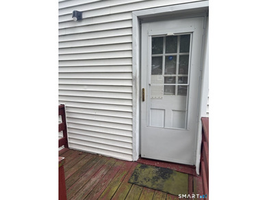 Opportunity knocks! This upper-level end-unit condo in Stamford - photo 8